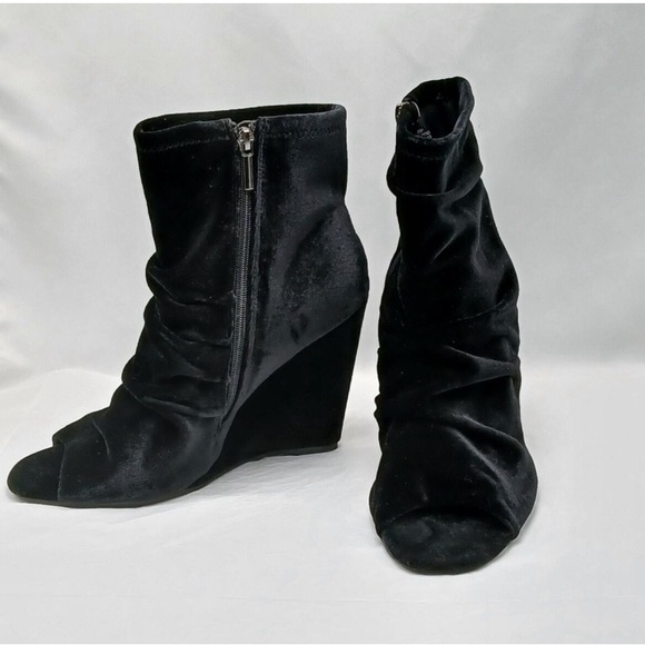 Elegant Black Velvet Ankle Boots - Picture 1 of 1
